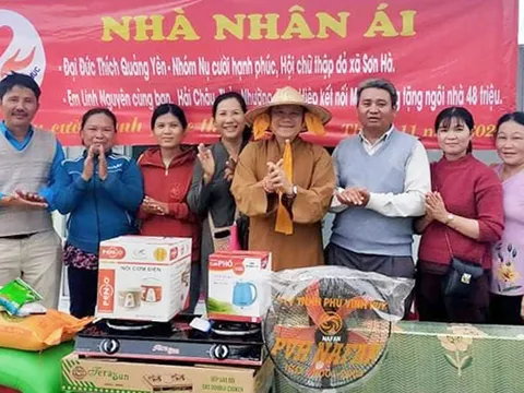 Bàn giao nhà Nhân ái cho mẹ con bà Đào Thị Bình