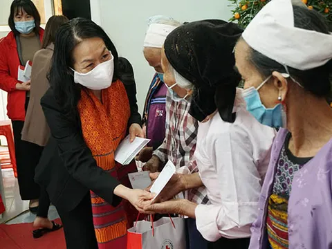 Những món quà ấm áp được gửi tới người nghèo ở Hòa Bình ngày giáp Tết