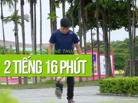 Thầy hiệu trưởng tâng bóng liên tục 2 giờ để quyên góp giúp đỡ trẻ mồ côi