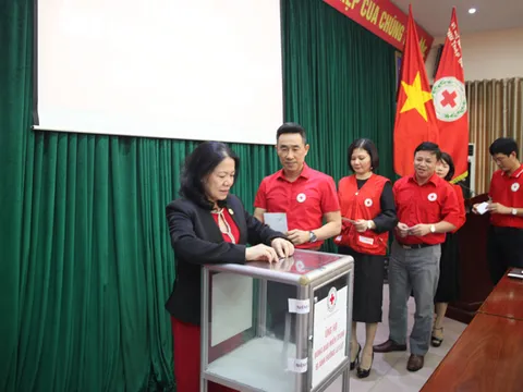 Hội Chữ thập đỏ Việt Nam: Sát cánh cùng đồng bào miền Trung vượt qua bão lũ