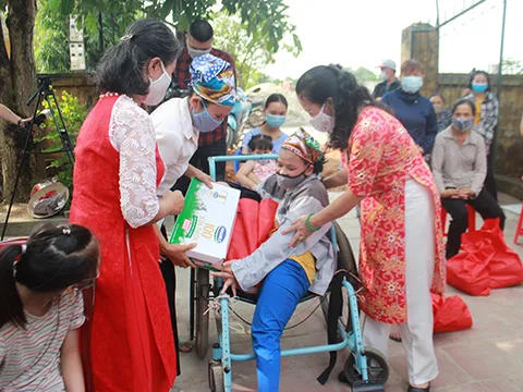 Món quà ý nghĩa đến với trẻ em khuyết tật
