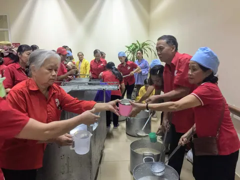 Nữ chiến binh áo đỏ thầm lặng