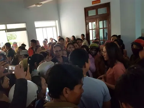Họp khẩn ngày chủ nhật giải quyết vụ 500 giáo viên mất việc