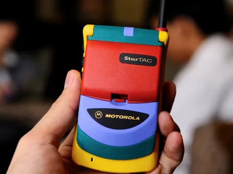 10 chiếc điện thoại có thiết kế kỳ dị nhất thế giới