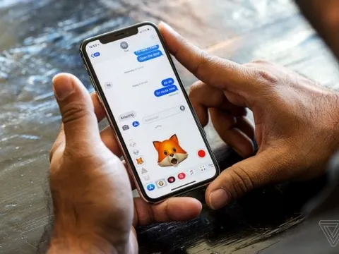 Apple: ''Không cần thiết'' phải làm chậm iPhone 8 và iPhone X