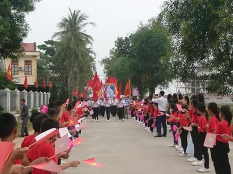 Diễn Châu - Nghệ An: Trường Tiểu học Diễn Nguyên hân hoan đón nhận trường chuẩn quốc gia mức độ 2
