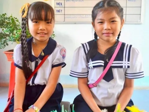 Hai học sinh tiểu học trả lại 4 lượng vàng cho người đánh rơi