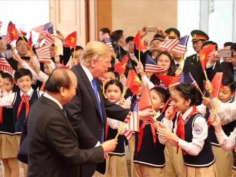 Ngôi trường có 100 học sinh đón Tổng thống Mỹ Donald Trump