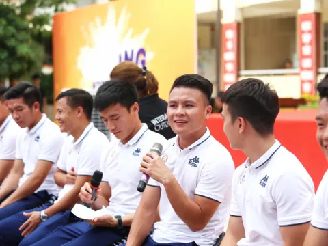 Quang Hải, Bùi Tiến Dũng đeo mặt nạ trung thu truyền cảm hứng tại Strong Vietnam