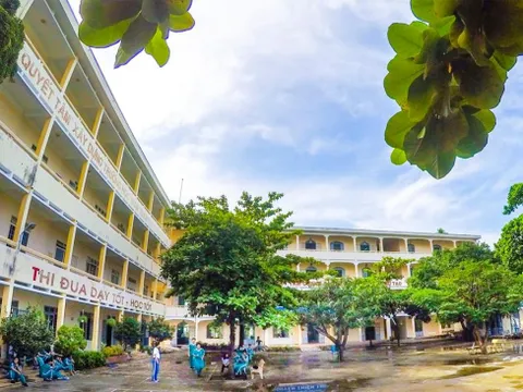 Trường THPT Nguyễn Thiện Thuật – Nha Trang: Nỗ lực vươn mình trong thời kỳ đổi mới