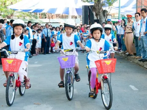 Tuyên truyền an toàn giao thông cho học sinh, sinh viên dịp nghỉ lễ 30/4 và 1/5