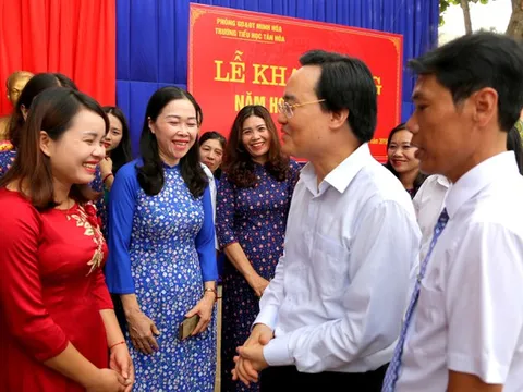 Bộ trưởng GD&ĐT chúc mừng thầy cô dịp 20/11