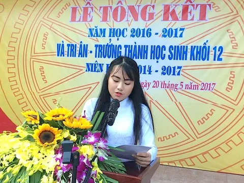 Cả trường bật khóc với bài phát biểu tri ân của học sinh trường Phan Bội Châu