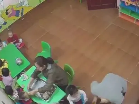 Cô giáo đánh trẻ tím mặt vì không ăn: Nhóm lớp hoạt động "chui"