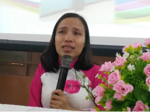 Cuộc gặp đẫm nước mắt ngay trong giờ Văn