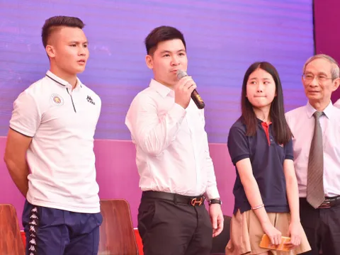 Duy Mạnh được fan tổ chức sinh nhật ở trường THCS Marie Curie