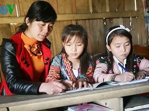 Thưởng Tết cho giáo viên, nơi chai nước mắm, nơi vài trăm ngàn