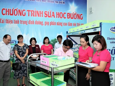 Sữa học đường TP HCM bắt đầu 'vào nhịp' chỉ sau 2 tuần triển khai