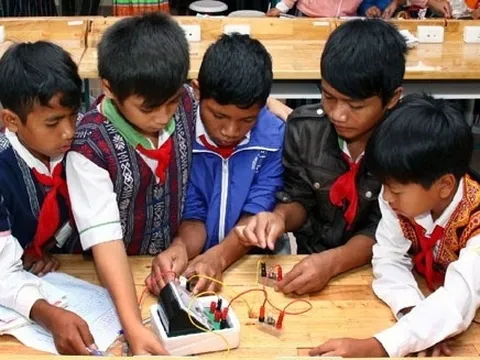 Hỗ trợ học sinh dân tộc tiền ăn