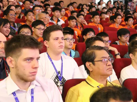 Học sinh quốc tế đến Việt Nam tranh tài Toán học