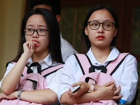 Trường đại học vào tiết từ 6h và kết thúc lúc 22h10 khiến sinh viên hoang mang