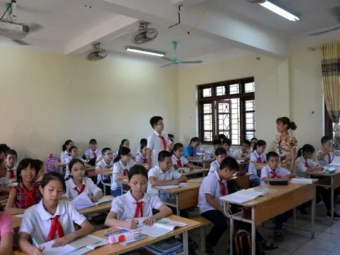 Bộ Giáo dục và Đào tạo đề nghị không thu các khoản ngoài học phí