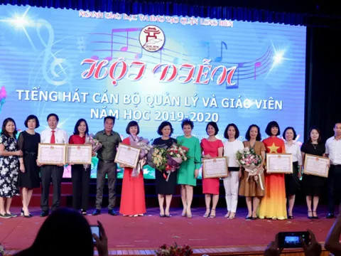 Quận Long Biên - Hà Nội: Tưng bừng hội diễn "Tiếng hát Cán bộ quản lý và giáo viên"