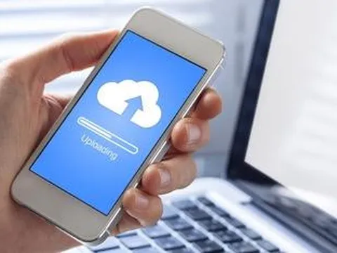 iPhone của tôi tự động nói chuyện với ai lúc 3h sáng?