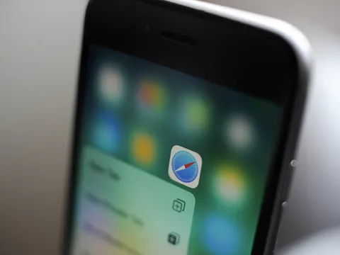 iPhone bị nghi gửi dữ liệu duyệt web về Trung Quốc