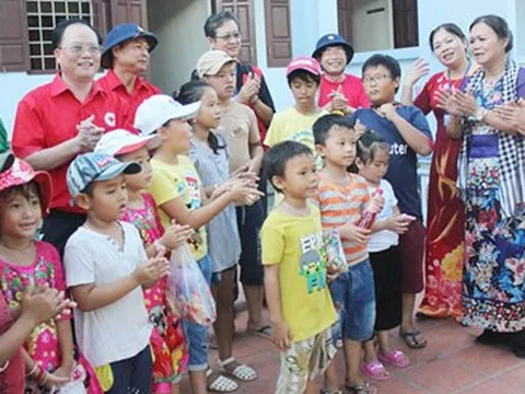 Hạnh phúc của hai thầy giáo trẻ với lớp học đặc biệt ở Trường Sa