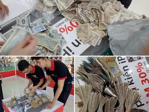 Mang gần 22 triệu tiền lẻ đi mua iPhone 7 chính hãng