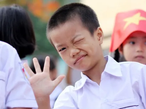 Những hình ảnh ngộ nghĩnh của các em học sinh trong ngày đầu tiên đến trường
