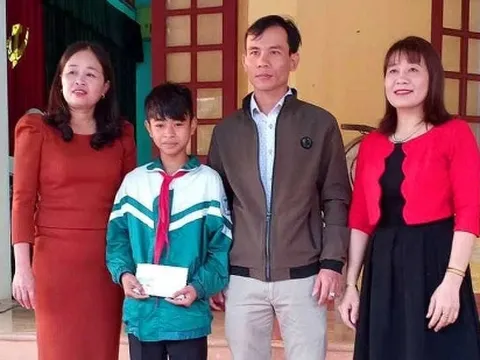 Khen thưởng học sinh cứu sống 2 em nhỏ bị đuối nước