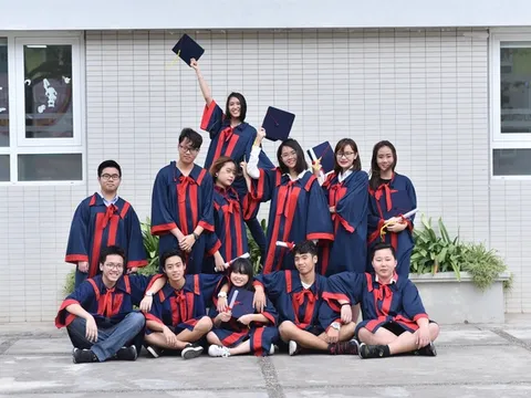 Nữ sinh Việt đạt điểm tuyệt đối trong kì thi Trung học Quốc tế