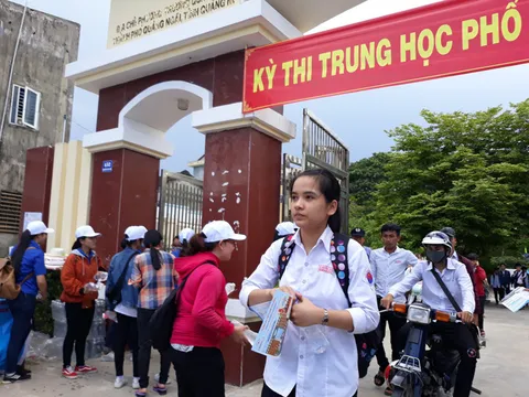 Đề toán dài và khó, nhiều thí sinh bật khóc