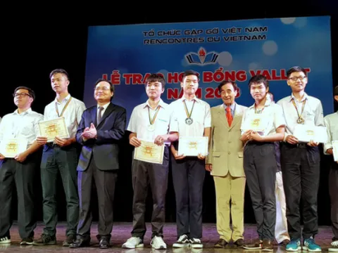500 học sinh xuất sắc nhận học bổng Vallet