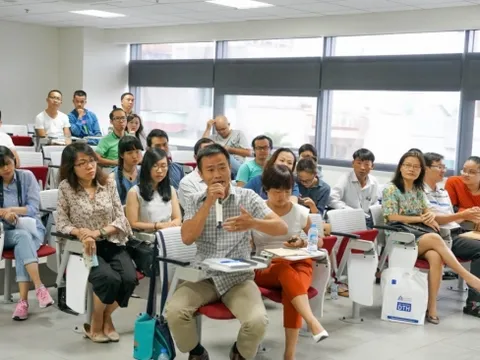 Để trẻ tự học ở nhà, nên hay không?