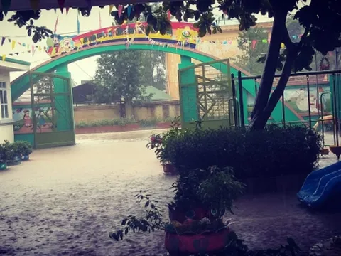 Nhiều trường học ở Hà Tĩnh hoãn khai giảng năm học mới do mưa lũ