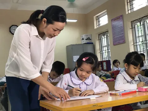 Rớt nước mắt chuyện đời cô giáo nhặt ve chai, chăm chồng ung thư