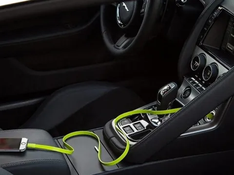 Sạc pin điện thoại, laptop trên ôtô có thể gây cháy nổ