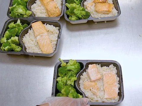 Sinh viên Đại học Harvard hỗ trợ người nghèo từ những suất ăn dư thừa