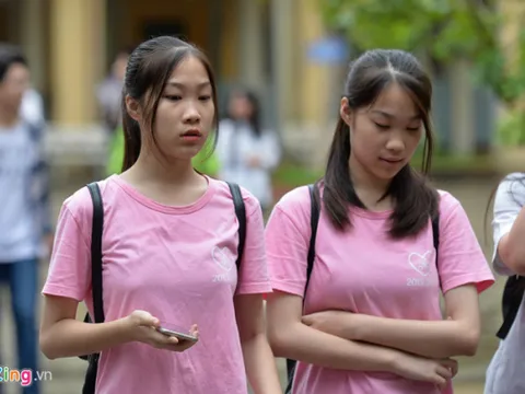 Học sinh Hà Nội và TP HCM bước vào kì thi tuyển sinh lớp 10 đầy căng thẳng