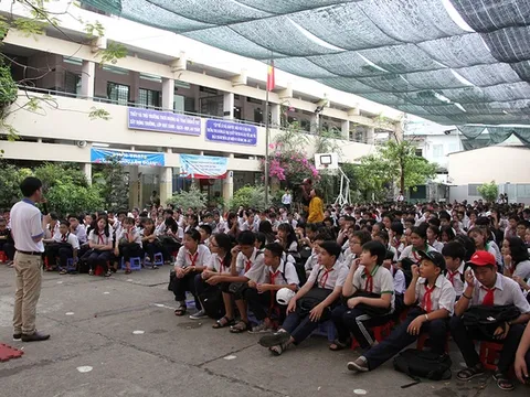 Trường học dạy học sinh đối phó chống xâm hại