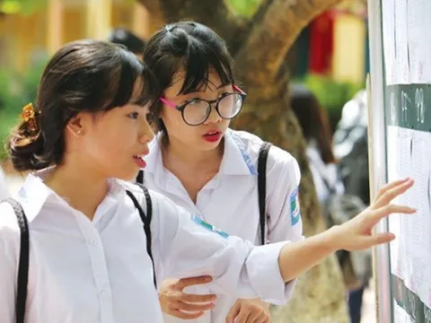 Sau nghỉ lễ, học sinh Hà Nội đồng loạt đăng ký nguyện vọng thi lớp 10