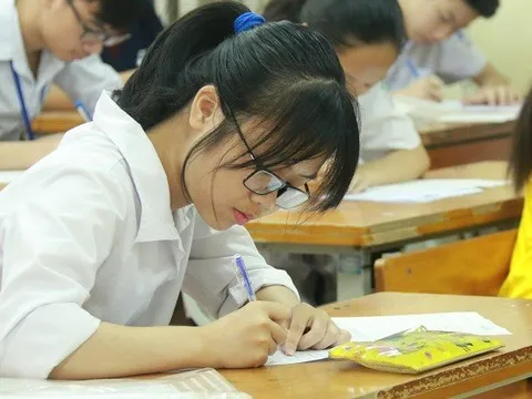 Học sinh vào lớp 10: Như ngồi trên đống lửa