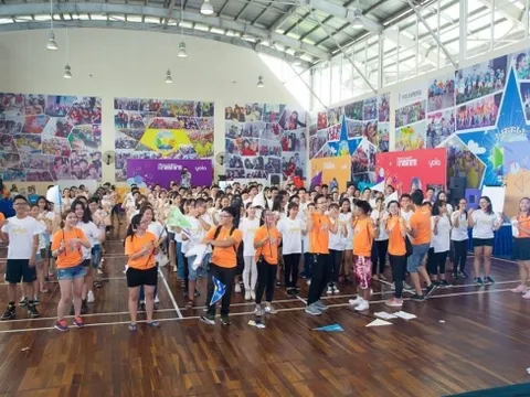 Nụ cười rạng rỡ của học sinh trường Dân tộc nội trú trong lễ khai giảng