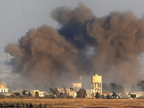 Xe tăng của quân đội Israel pháo kích vào một trạm quan sát quân đội tại Syria