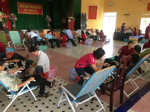 Chiến sỹ Trung đoàn Không quân 925 hiến màu tình nguyện đợt 1