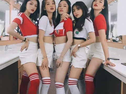 Hot girl World Cup thẳng thừng vào Facebook tố nhau sống lỗi