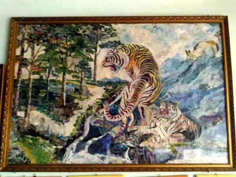 Ông lão ngoài tám mươi tuổi thổi hồn vào những tờ giấy vụn thành những tác phẩm tuyệt đẹp